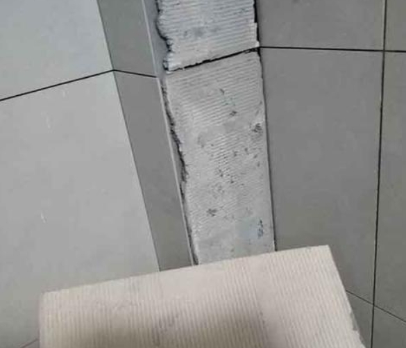 休宁瓷砖空鼓维修公司分享下厨房瓷砖脱落的补救措施。